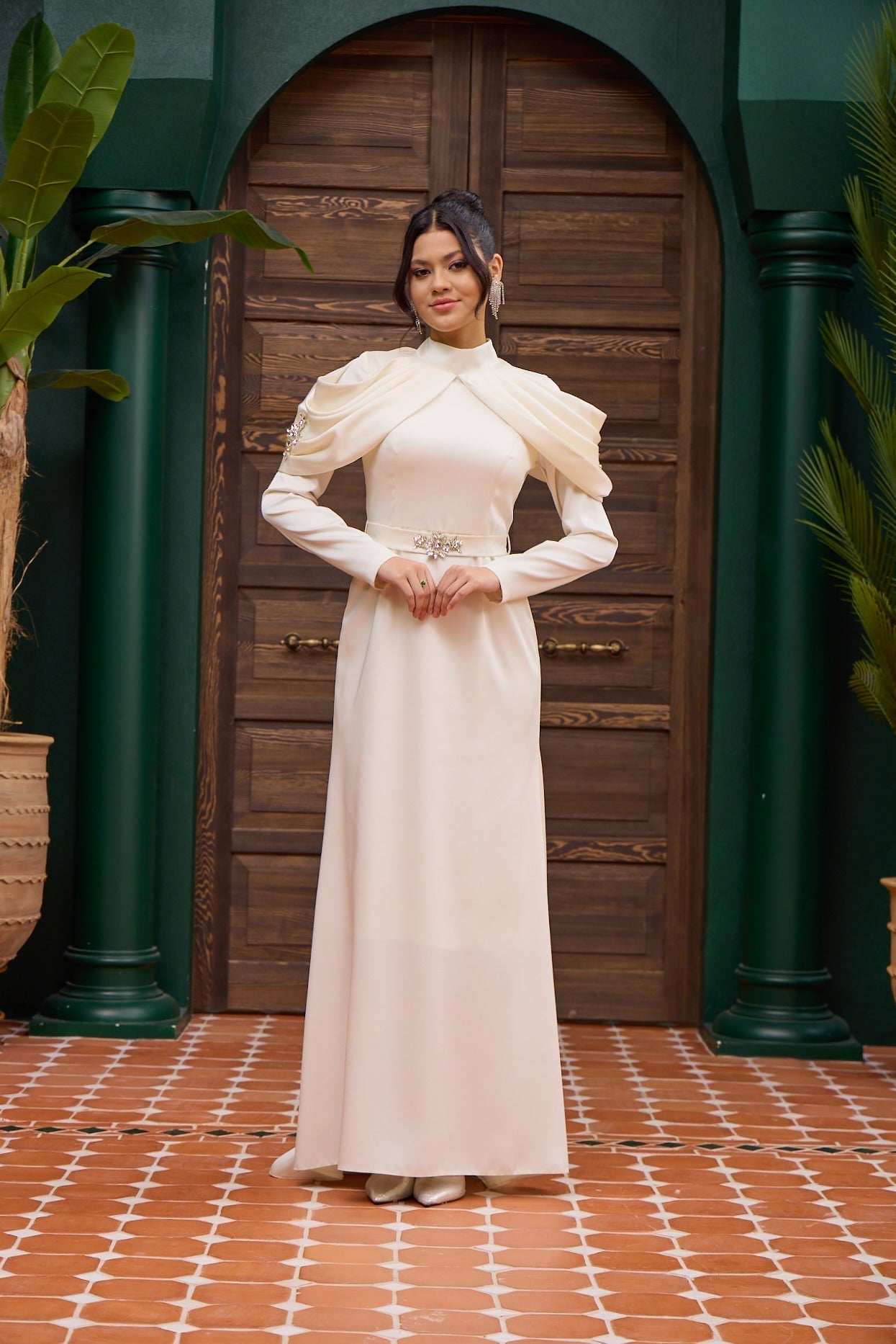 Stella Abiye Ekru