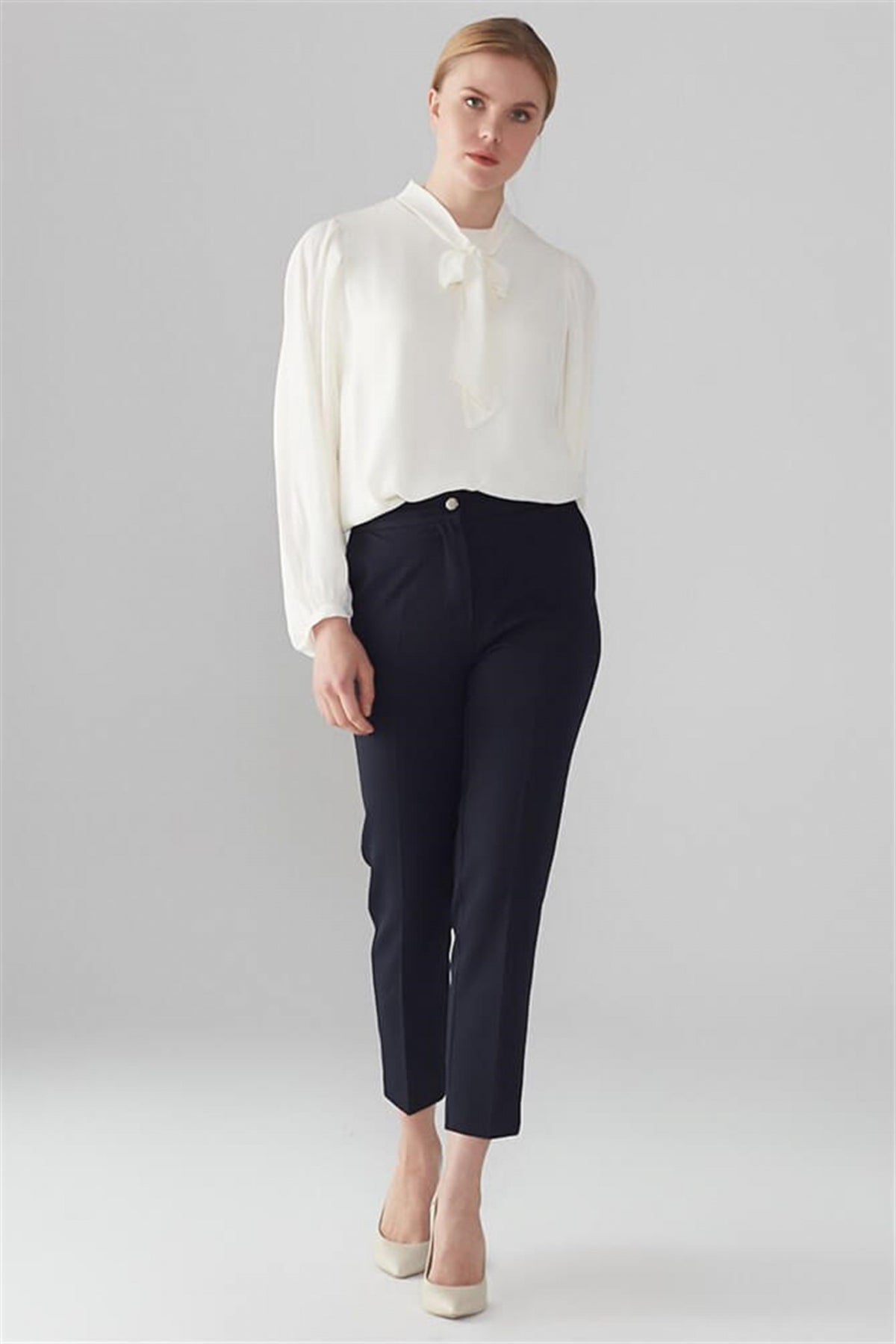 Zühre Dar Paça Kumaş Lacivert Pantolon P-0024