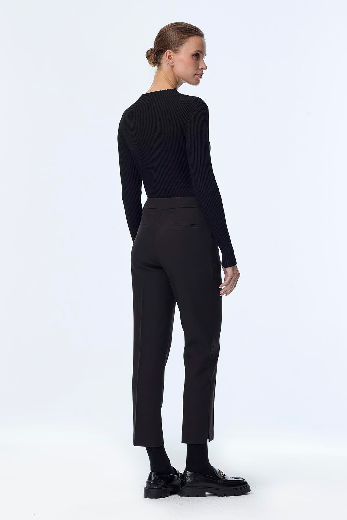 Zühre Dar Paça Kumaş Siyah Pantolon P-0024