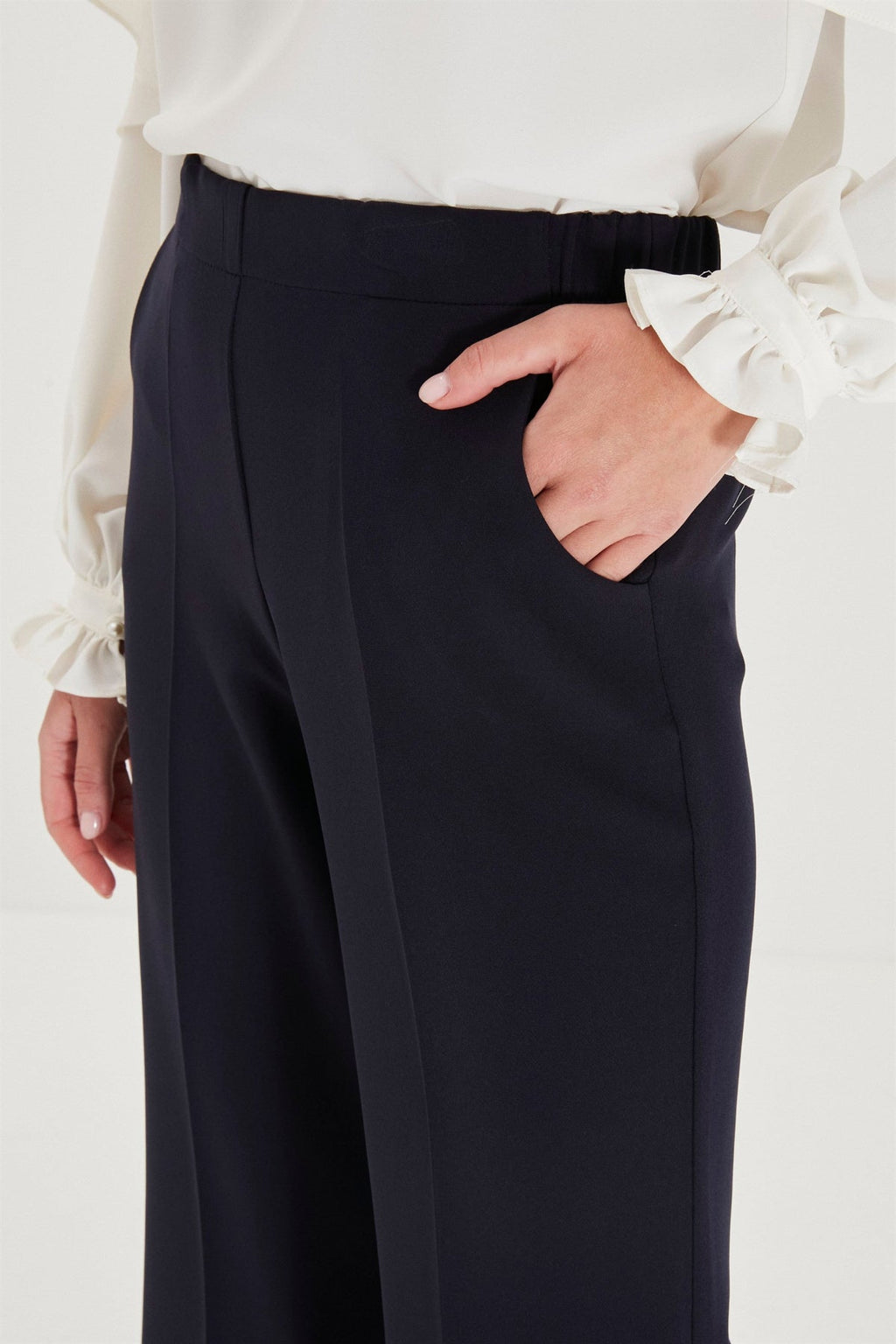 Zühre Bel Lastik Detaylı Bol Paça Kumaş Lacivert Pantolon P-0102