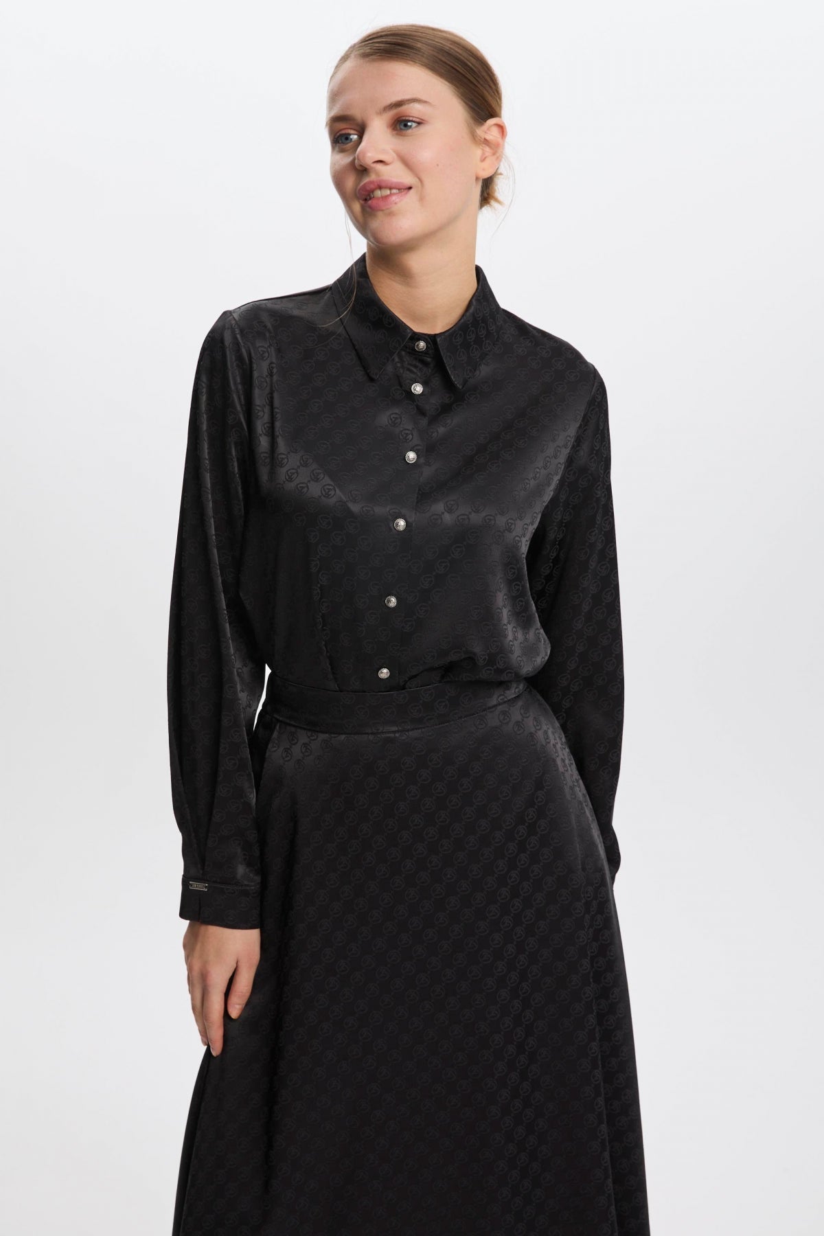 Monogram Desenli Siyah Etek 0174