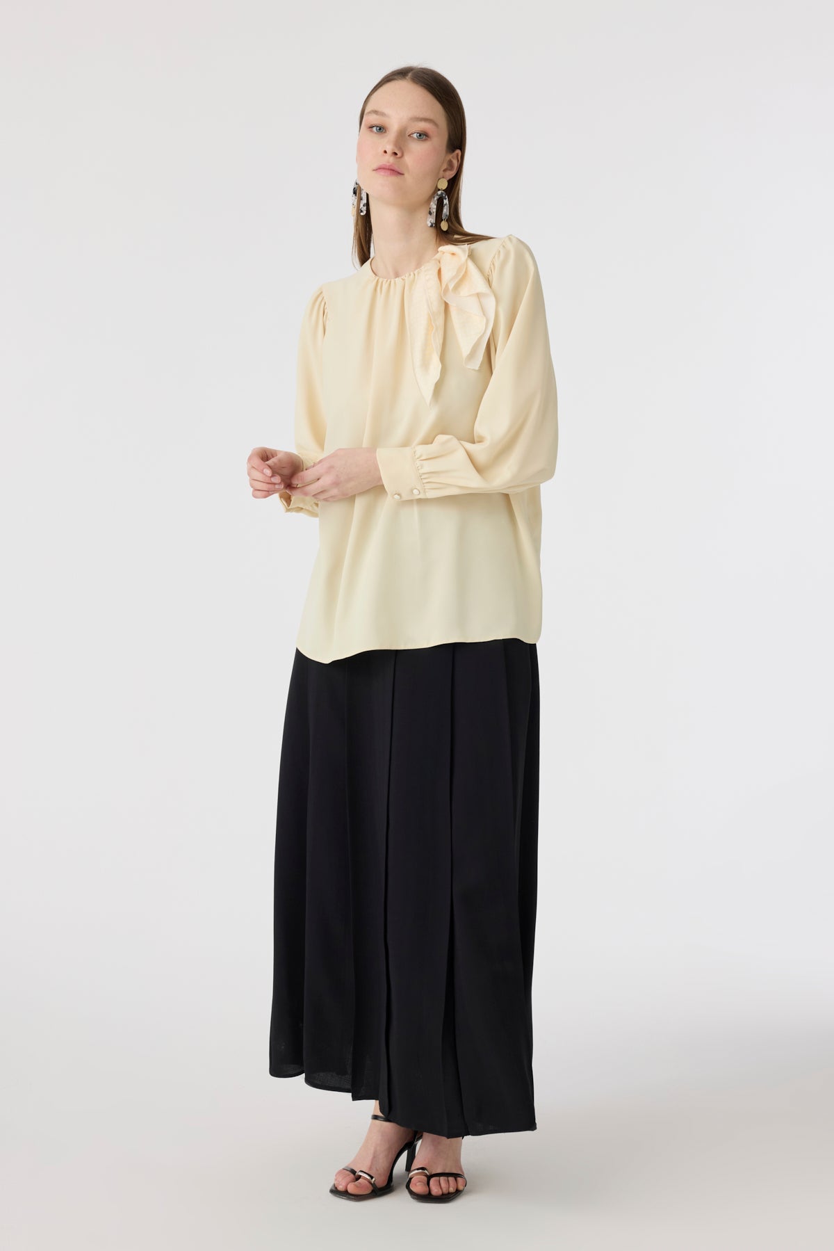 Puantiye Fularlı Pilise Detaylı Butter Bluz 0142