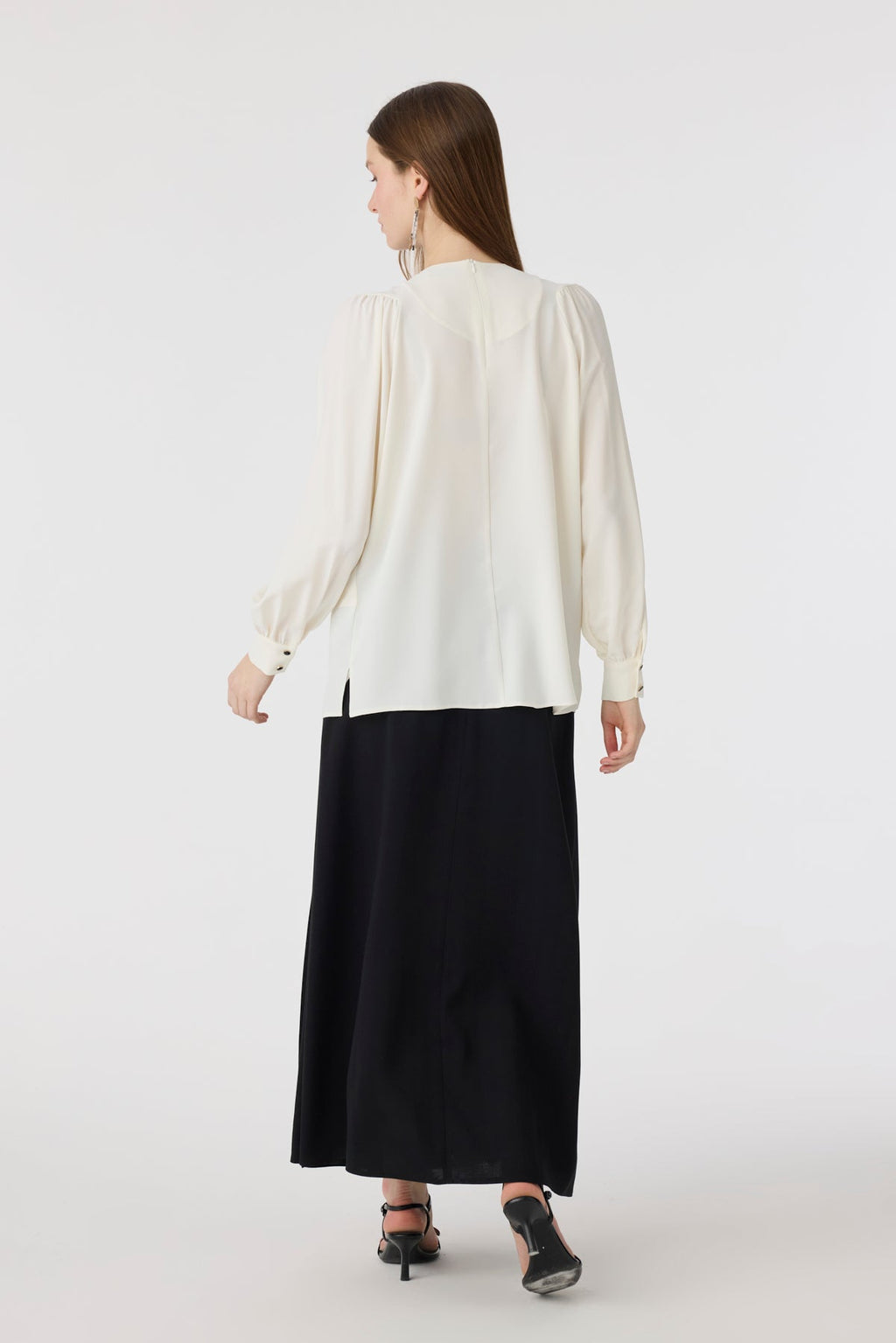 Puantiye Fularlı Pilise Detaylı Ekru Bluz 0142
