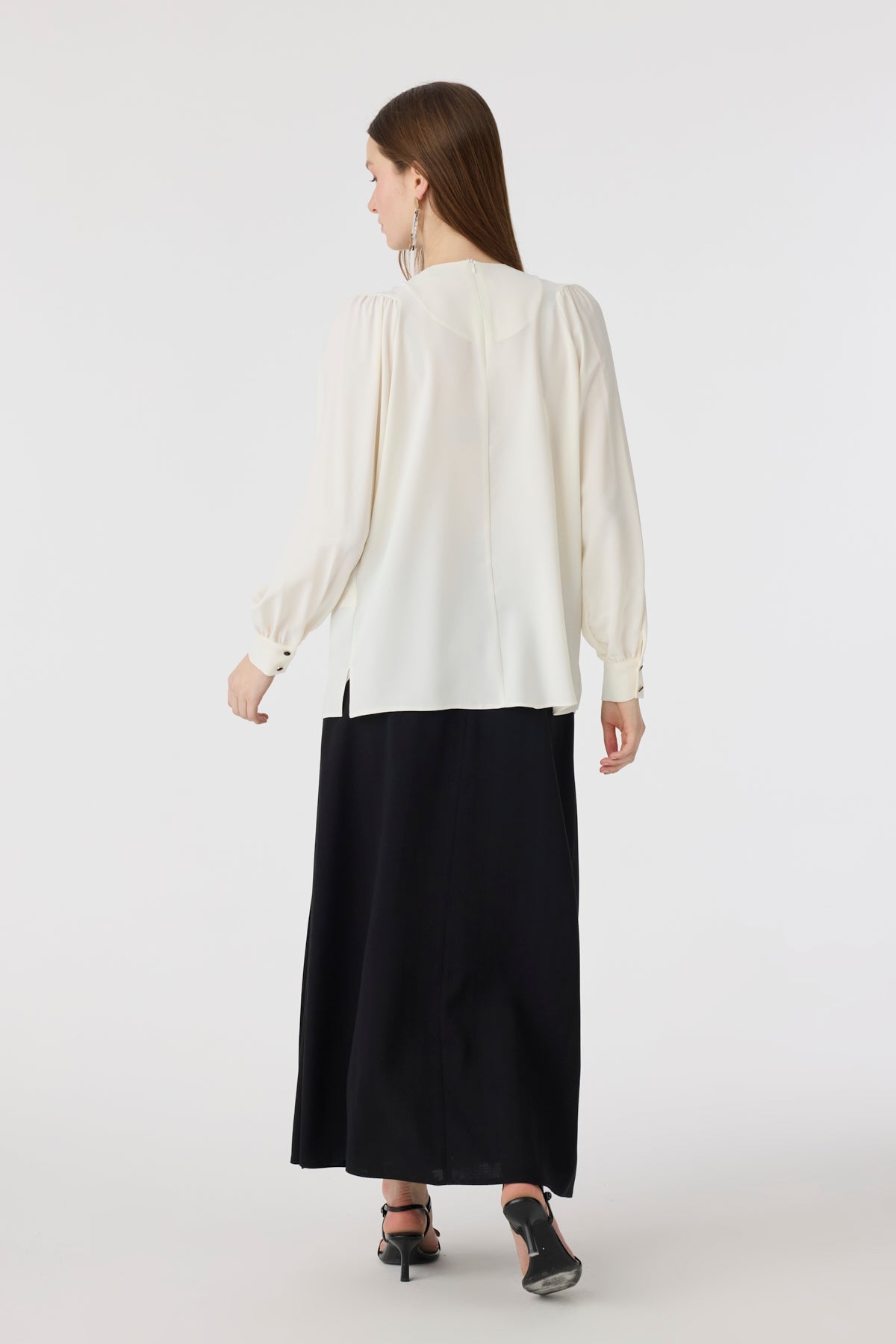 Puantiye Fularlı Pilise Detaylı Ekru Bluz 0142