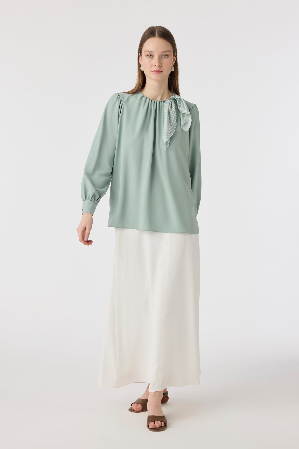 Puantiye Fularlı Pilise Detaylı Mint Bluz 0142