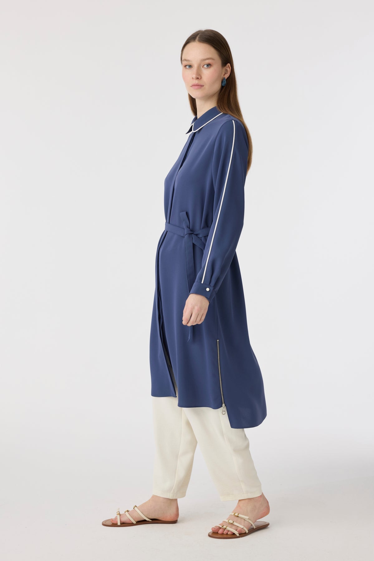 Biyeli Yaka Kuşaklı Akışkan Form Indigo Tunik 1646