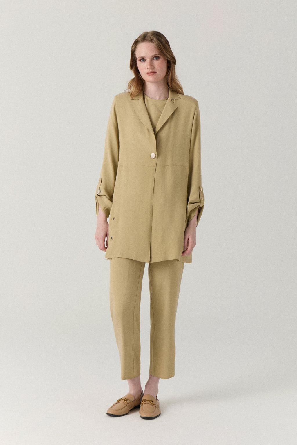 Kruvaze Yaka Akışkan Dokulu Minimal Bej Takım 1909