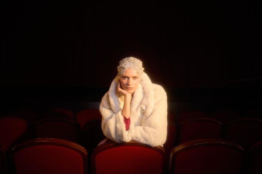 Elina Kaban Ekru
