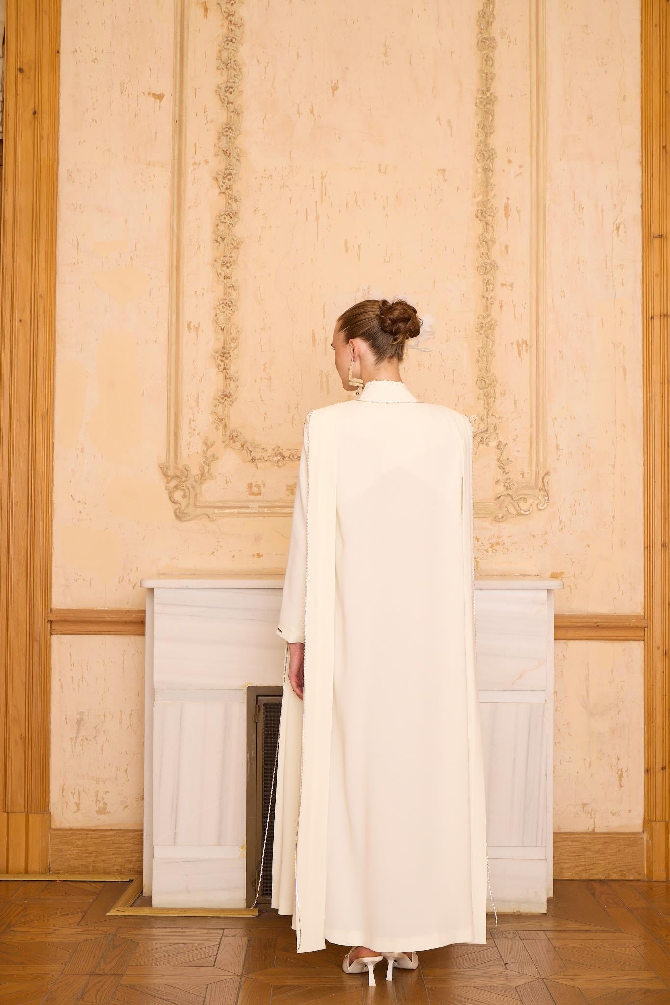 Tease Cape Ekru